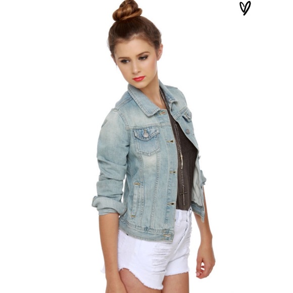 Brandy Melville Jackets & Blazers - BRANDY MELVILLE LIGHT WASH DENIM JACKET